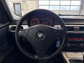 BMW 5-serie 523i 24V Combi/o  Benzine 2.497cc 130kW (177pk) RWD picture 12