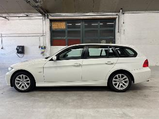 BMW 5-serie 523i 24V Combi/o  Benzine 2.497cc 130kW (177pk) RWD picture 2