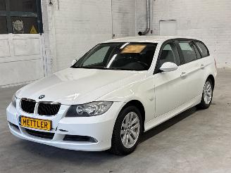 skadebil auto BMW 5-serie 523i 24V Combi/o  Benzine 2.497cc 130kW (177pk) RWD 2006/1