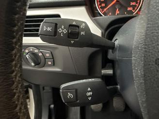 BMW 5-serie 523i 24V Combi/o  Benzine 2.497cc 130kW (177pk) RWD picture 17