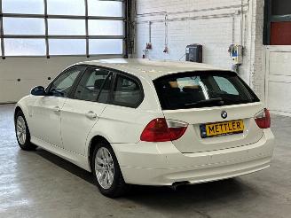 BMW 5-serie 523i 24V Combi/o  Benzine 2.497cc 130kW (177pk) RWD picture 3