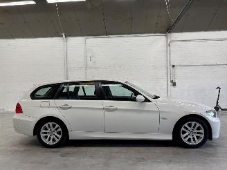BMW 5-serie 523i 24V Combi/o  Benzine 2.497cc 130kW (177pk) RWD picture 6