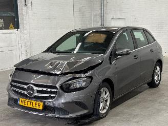 krockskadad bil auto Mercedes B-klasse 1.3 B-180 Turbo 16V Hatchback  Benzine 1.332cc 100kW (136pk) FWD 2020/1
