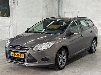 damaged passenger cars Ford Focus 1.0 Ti-VCT EcoBoost 12V 100 Combi/o  Benzine 998cc 74kW (101pk) FWD 2014/1