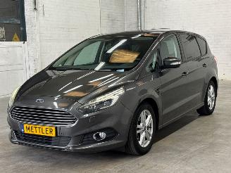 Vaurioauto  passenger cars Ford S-Max 2.0 TDCi 180 16V 4x4 MPV  Diesel 1.997cc 132kW (179pk) 4x4 2016/8