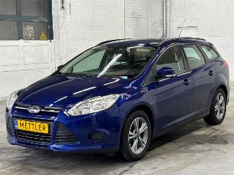 Damaged car Ford Focus 1.0 Ti-VCT EcoBoost 12V 100 Combi/o  Benzine 998cc 74kW (101pk) FWD 2014/11