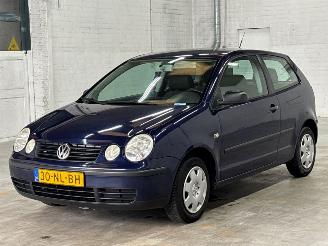 skadebil auto Volkswagen Polo 1.4 16V Hatchback  Benzine 1.390cc 55kW (75pk) FWD 2003/11