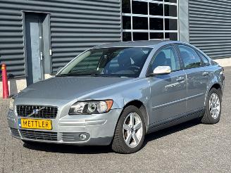 Vaurioauto  passenger cars Volvo S-40 2.4 20V Sedan 4Dr Benzine 2.435cc 103kW (140pk) FWD 2006/3
