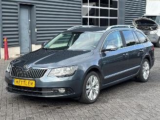 Voiture accidenté Skoda Superb 1.8 TSI 16V Combi/o  Benzine 1.798cc 118kW (160pk) FWD 2014/4