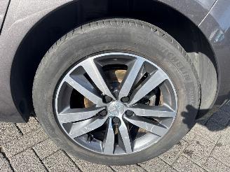 Peugeot 308 1.2 12V e-THP PureTech 130 picture 26