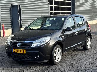 Voiture accidenté Dacia Sandero 1.2 16V Hatchback  Benzine 1.149cc 55kW (75pk) FWD 2011/2