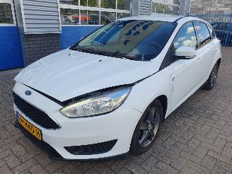 Coche accidentado Ford Focus 1.0 Trend Edition 2015/10