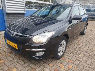krockskadad bil auto Hyundai I-30 CW 1.4i Blue Dynamic 2009/6