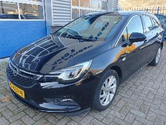 Schadeauto Opel Astra SPORTS TOURER+ 1.6 CDTI Innovation 2017/9