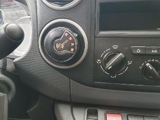 Peugeot Partner Automaat 120 1.6 e-HDI L1 XT Profit + 2Tronic Schadevrij picture 17