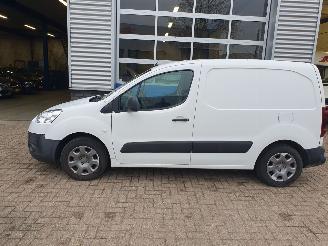 Peugeot Partner Automaat 120 1.6 e-HDI L1 XT Profit + 2Tronic Schadevrij picture 2