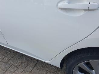 Toyota Auris 1.8 Hybrid Lease picture 15