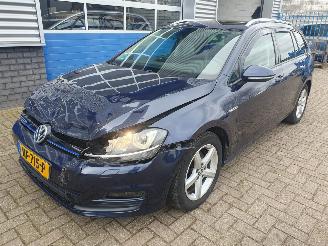 krockskadad bil auto Volkswagen Golf 1.0 TSI Automaat Connected Series 2017/1