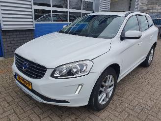 uszkodzony samochody osobowe Volvo Xc-60 2.0 AUTOMAAT D4 FWD Summum 2015/9
