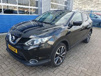 Vaurioauto  passenger cars Nissan Qashqai 1.2 Connect Edition 2015/11