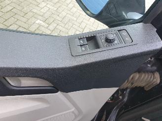 Volkswagen Transporter Automaat 2.0 TDI DC Highline L2H1 picture 16