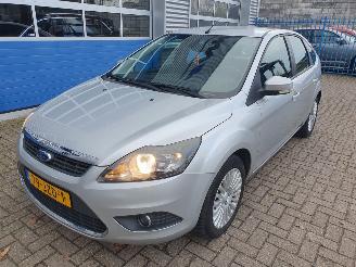 damaged passenger cars Ford Focus 1.8 Limited schadevrij 2009/9