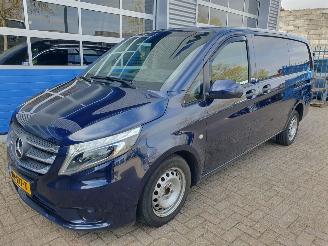krockskadad bil bedrijf Mercedes Vito 116 CDI Lang Automaat 2015/10
