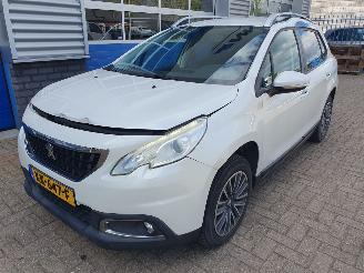 Damaged car Peugeot 2008 1.2 PureTech Active 2016/10
