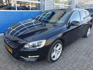 damaged passenger cars Volvo V-60 2.4 D6 AWD Plug-In Hybrid Summum 2014/3