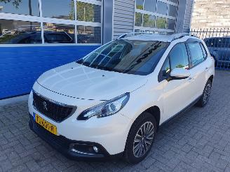 skadebil auto Peugeot 2008 1.2 PureTech Blue Lion 2018/9