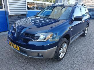 Coche accidentado Mitsubishi Outlander 2.0 Comfort schadevrij 2003/8