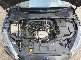 Ford Focus 1.0 Titanium picture 10