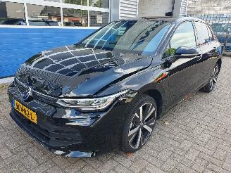 krockskadad bil auto Volkswagen Golf 1.5 eHybrid Life Edition 2025/11