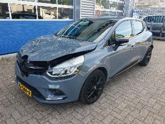 skadebil auto Renault Clio 0.9 TCe Limited 2018/7
