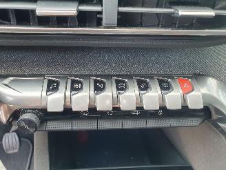 Peugeot 3008 1.2 PureTech Allure picture 26