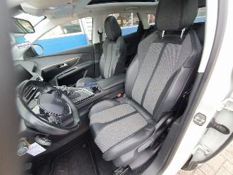 Peugeot 3008 1.2 PureTech Allure picture 18