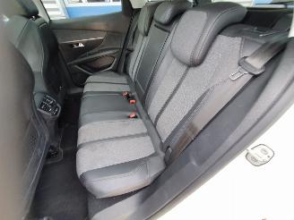 Peugeot 3008 1.2 PureTech Allure picture 30