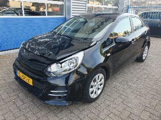 Voiture accidenté Kia Rio 1.2 CVVT ComfortLine 2015/6