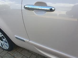 Fiat 500 1.0 Hybrid Launch Edition picture 11