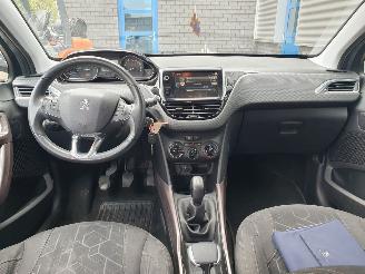 Peugeot 2008 1.2 Puretech Allure picture 16