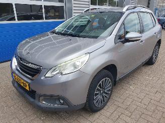 Damaged car Peugeot 2008 1.2 Puretech Allure 2015/7