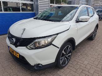 Vaurioauto  passenger cars Nissan Qashqai 1.5 dCi Connect Edition 2014/11