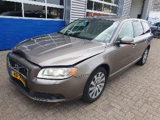 Vaurioauto  passenger cars Volvo V-70 1.6 T4 Summum Automaat 2012/6
