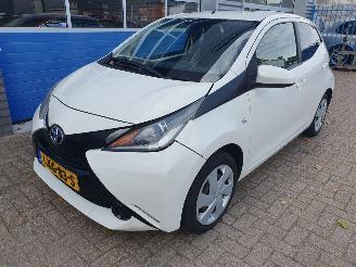 Voiture accidenté Toyota Yaris 1.0 VVT-i x 2017/8