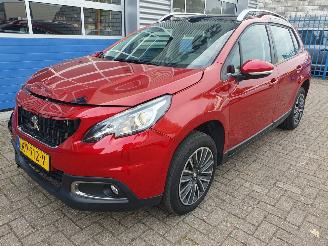 damaged passenger cars Peugeot 2008 1.2 PureTech Blue Lion 2018/2
