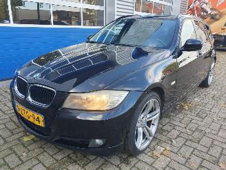 uszkodzony samochody osobowe BMW 3-serie 318d Corporate Lease High Executive Automaat Schadevrij 2011/1