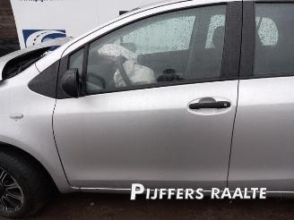 Toyota Yaris Yaris II (P9), Hatchback, 2005 / 2014 1.33 16V Dual VVT-I picture 10