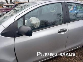 Toyota Yaris Yaris II (P9), Hatchback, 2005 / 2014 1.33 16V Dual VVT-I picture 13