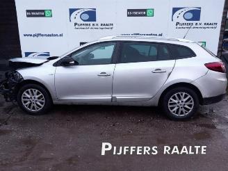 Vrakbiler auto Renault Mégane Megane III Grandtour (KZ), Combi 5-drs, 2008 / 2016 1.5 dCi 110 2013/4