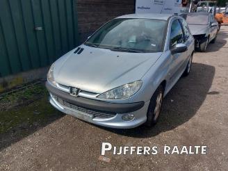 Peugeot 206 206 (2A/C/H/J/S), Hatchback, 1998 / 2012 1.6 16V picture 3